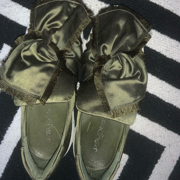 J/Slides sneakers worn once. Army green
